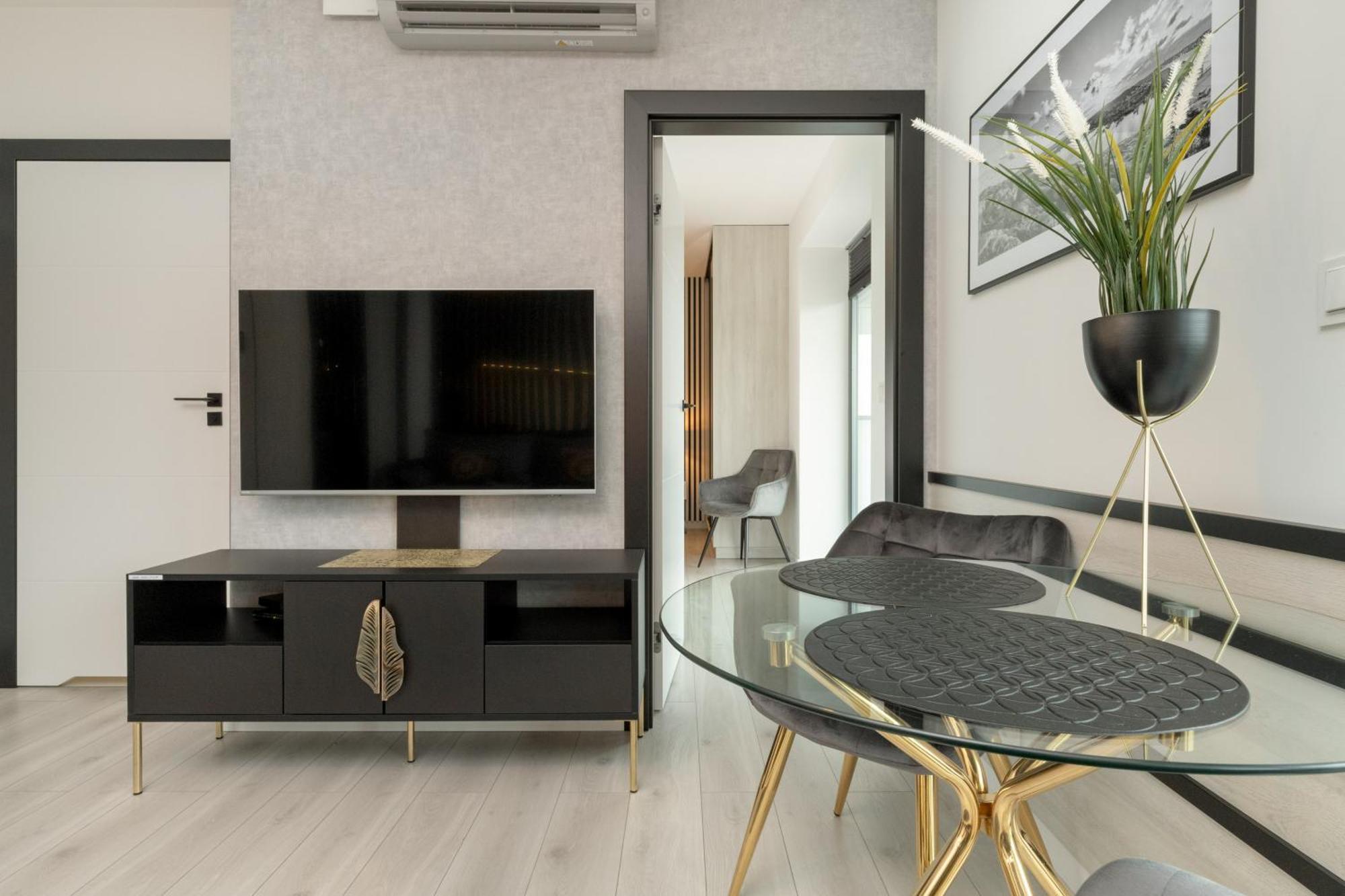 Apartport Wyjatkowe Z Widokiem Na Port W Gdyni By Renters Apartment Gdynia