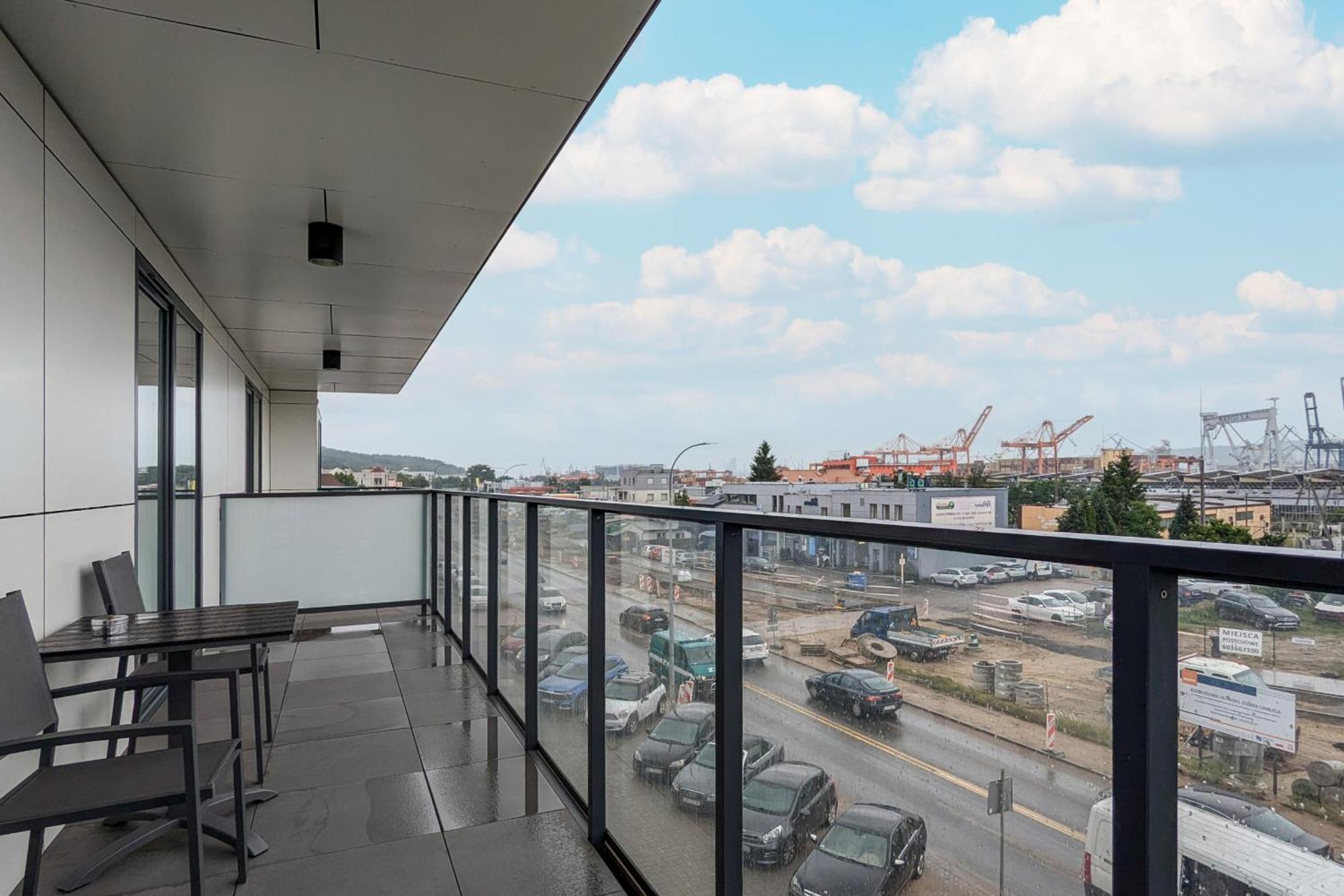 Apartment Apartport Wyjatkowe Z Widokiem Na Port W Gdyni By Renters *