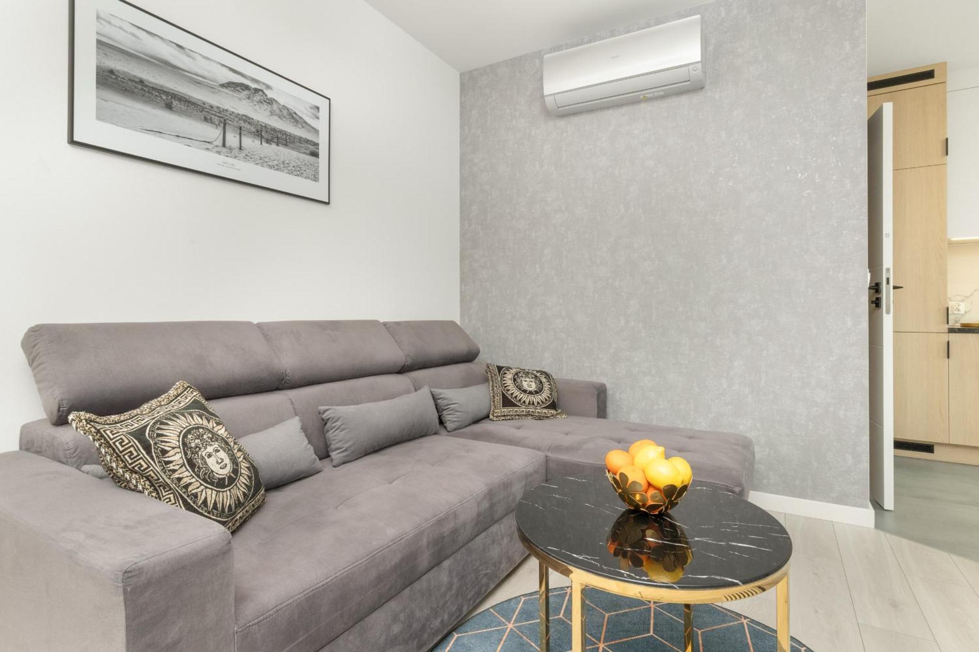 Apartport Wyjatkowe Z Widokiem Na Port W Gdyni By Renters Apartment